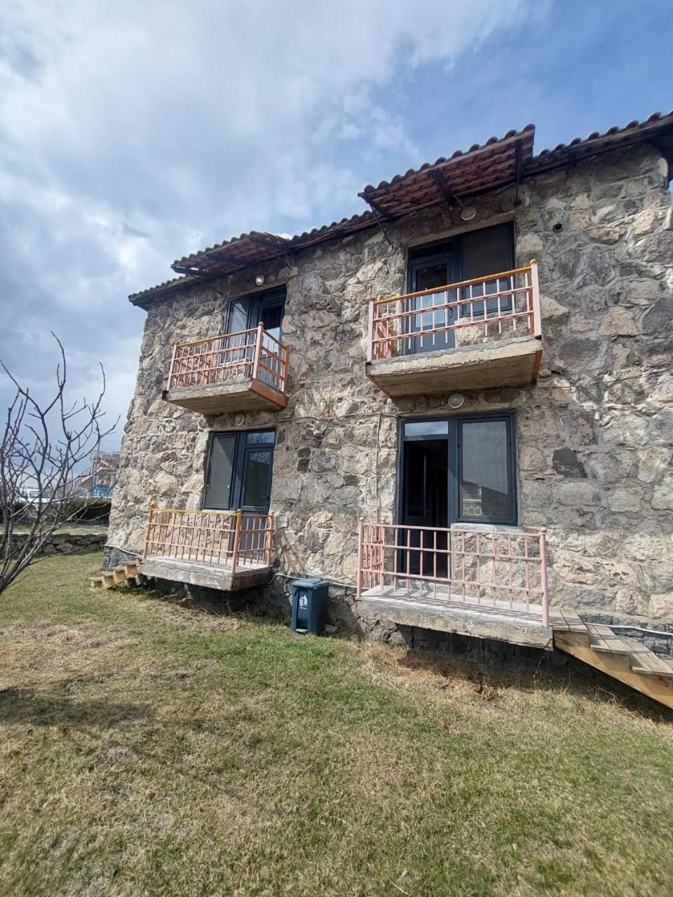 Hotel Maruna Sevan Luaran gambar