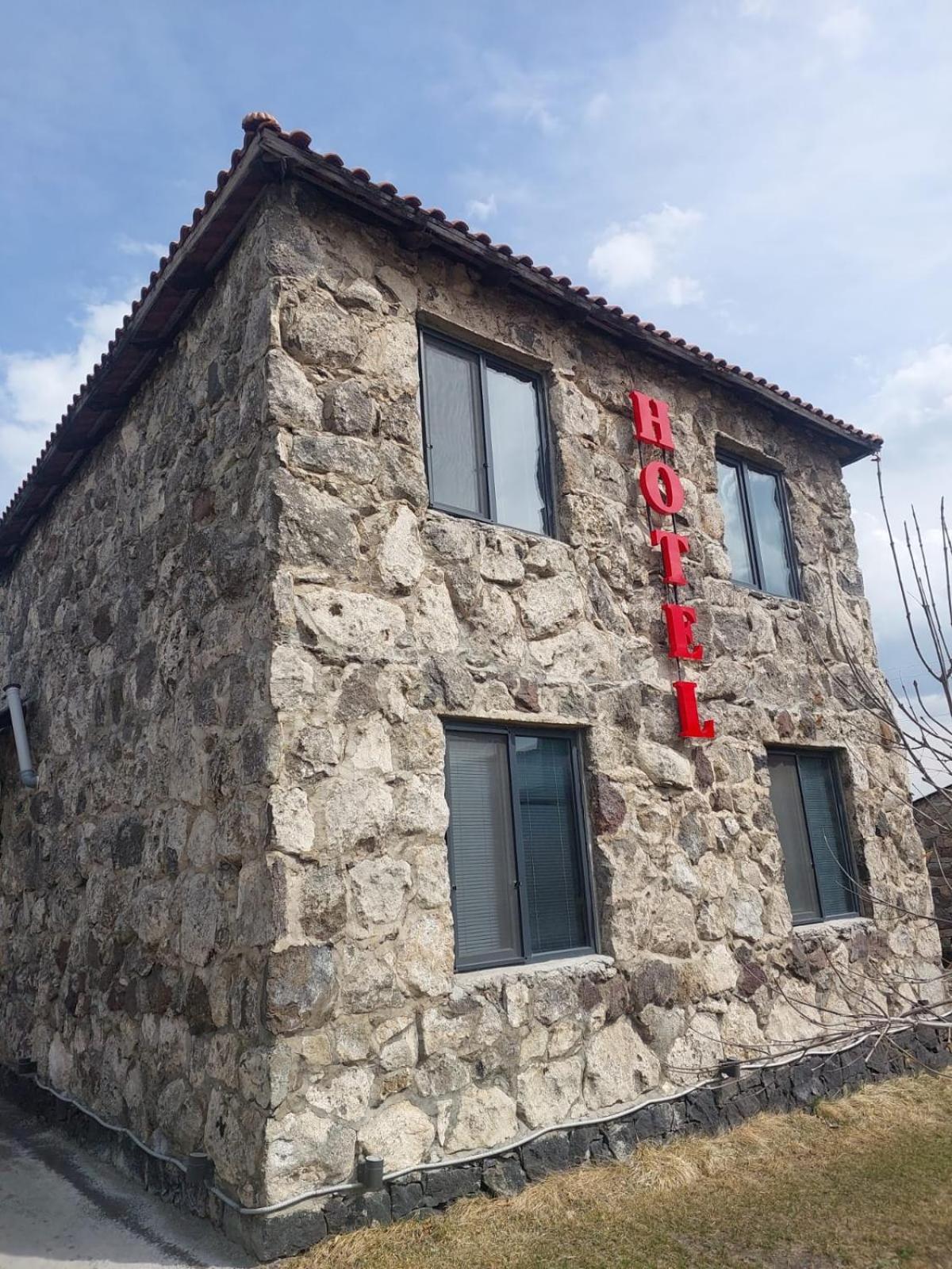 Hotel Maruna Sevan Luaran gambar